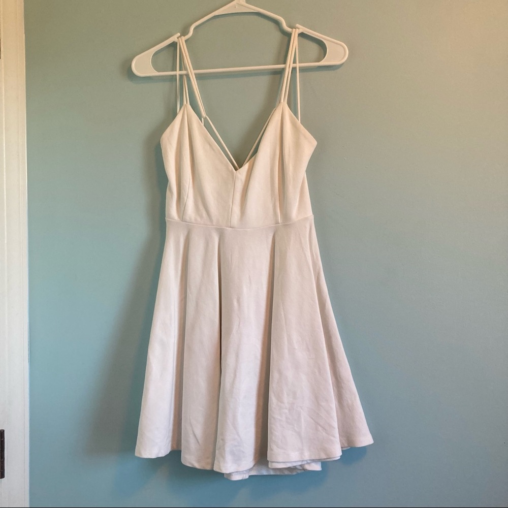 🤍white spaghetti strap dress🤍